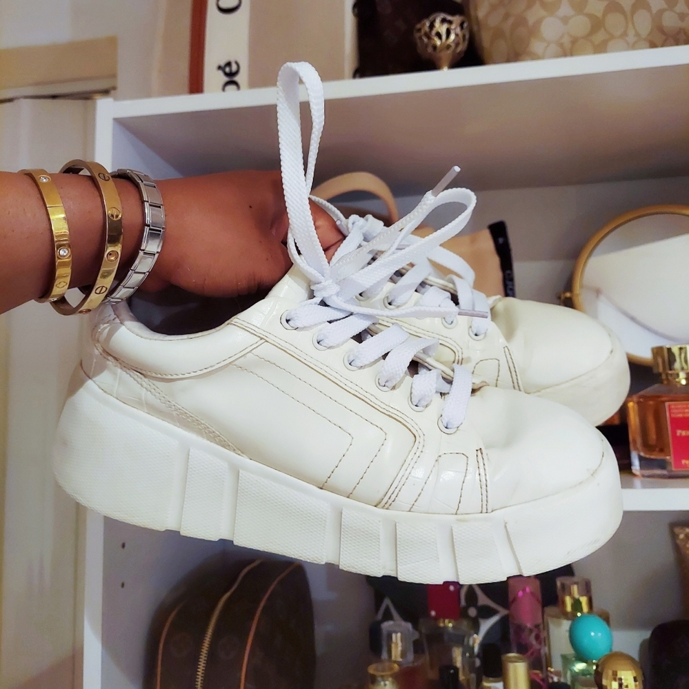 Off-white sneakers (ADD ON ITEM)